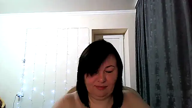 EmiliaLooo online show from February 27, 2026, 4:01 am