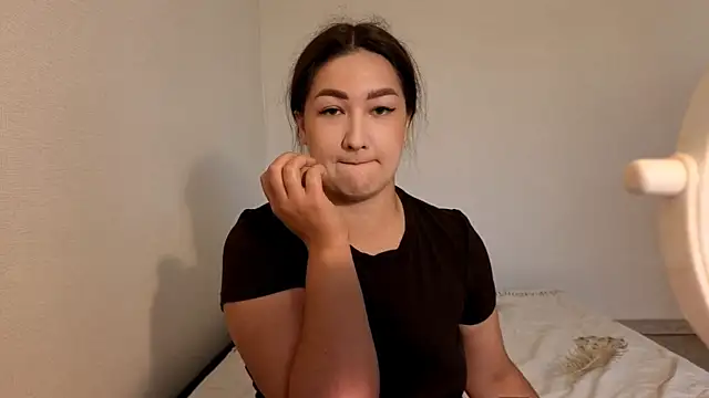 Snapshot of Aria_Blisss chatting on July 9, 2026, 1:31 am Aria Blisss online show from July 9, 2026, 1:31 am