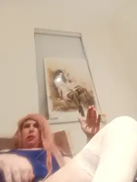 yourwhitesissyslut online show from May 27, 2026, 11:24 pm