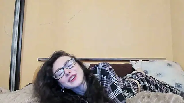 Baby Jewel online show from November 26, 2025, 12:39 pm