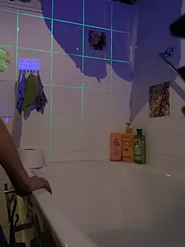 Gilgamesch1704 online show from December 28, 2024, 11:05 pm