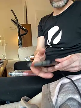 Gilgamesch1704 online show from January 29, 2025, 2:53 pm