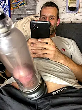 Gilgamesch1704 online show from September 18, 2025, 7:16 pm