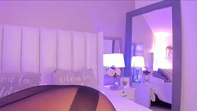 SophiaSmiiths  online show from March 28, 2026, 1:27 am