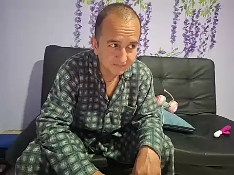 yazforeSolo online show from November 6, 2025, 2:40 pm