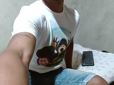 fernandez latinblackk online show from November 28, 2025, 2:03 am