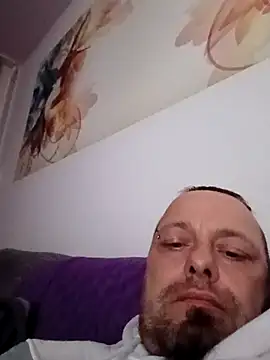 Snapshot of ich411983 chatting on September 23, 2025, 8:01 pm ich411983 online show from September 23, 2025, 8:01 pm