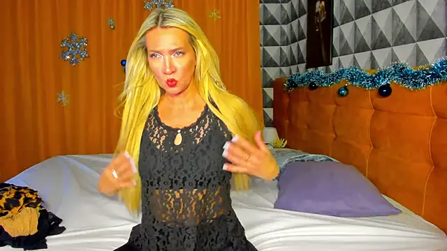 Luna  Lewis online show from December 29, 2024, 2:31 pm