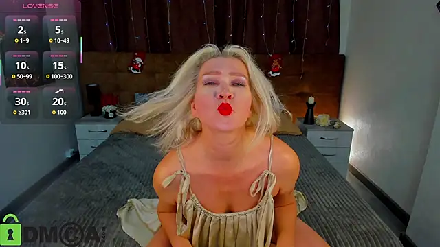 Snapshot of Luna__Lewis chatting on December 20, 2025, 8:43 am Luna Lewis online show from December 20, 2025, 8:43 am