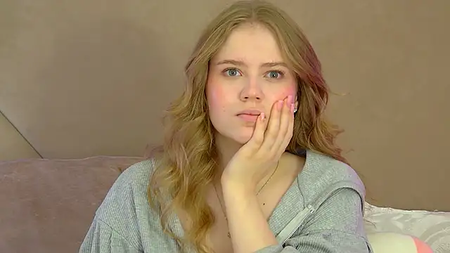 Snapshot of SelinSwarovski chatting on November 3, 2025, 4:08 pm SelinSwarovski online show from November 3, 2025, 4:08 pm