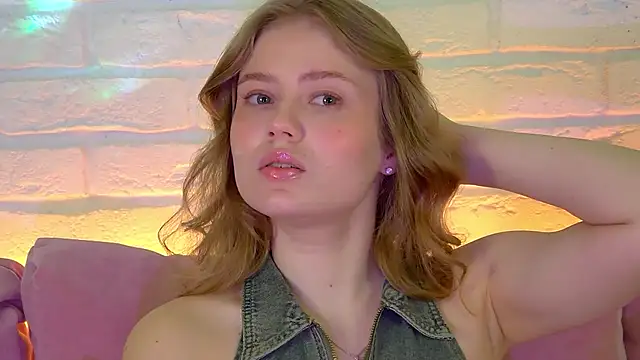 Snapshot of SelinSwarovski chatting on November 15, 2025, 4:25 pm SelinSwarovski online show from November 15, 2025, 4:25 pm