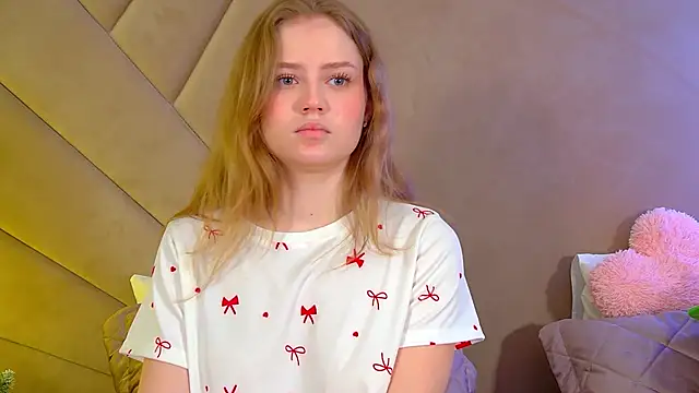 Snapshot of SelinSwarovski chatting on December 14, 2025, 4:34 pm SelinSwarovski online show from December 14, 2025, 4:34 pm