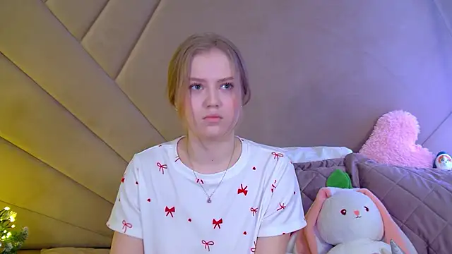 Snapshot of SelinSwarovski chatting on December 15, 2025, 4:22 pm SelinSwarovski online show from December 15, 2025, 4:22 pm