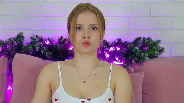 Snapshot of SelinSwarovski chatting on December 16, 2025, 6:13 pm SelinSwarovski online show from December 16, 2025, 6:13 pm