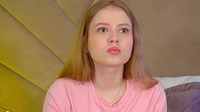 Snapshot of SelinSwarovski chatting on December 19, 2025, 4:14 pm SelinSwarovski online show from December 19, 2025, 4:14 pm