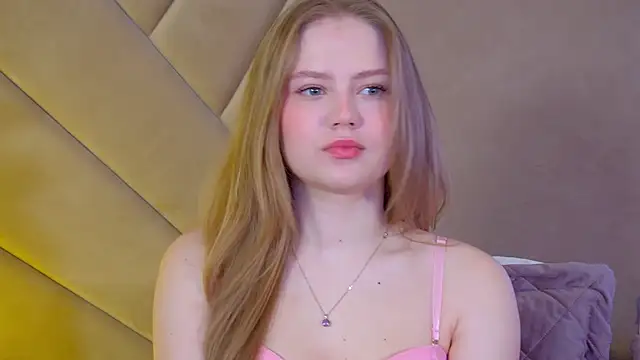 Snapshot of SelinSwarovski chatting on December 21, 2025, 4:25 pm SelinSwarovski online show from December 21, 2025, 4:25 pm