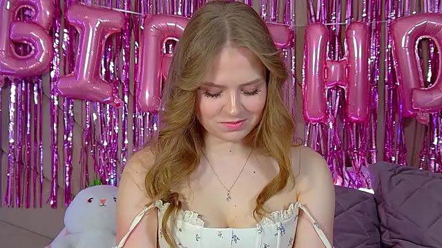 Snapshot of SelinSwarovski chatting on February 5, 2026, 6:01 pm SelinSwarovski online show from February 5, 2026, 6:01 pm