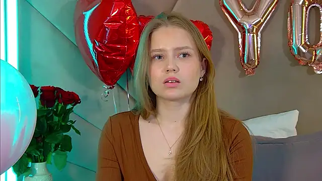 Snapshot of SelinSwarovski chatting on February 16, 2026, 4:41 am SelinSwarovski online show from February 16, 2026, 4:41 am