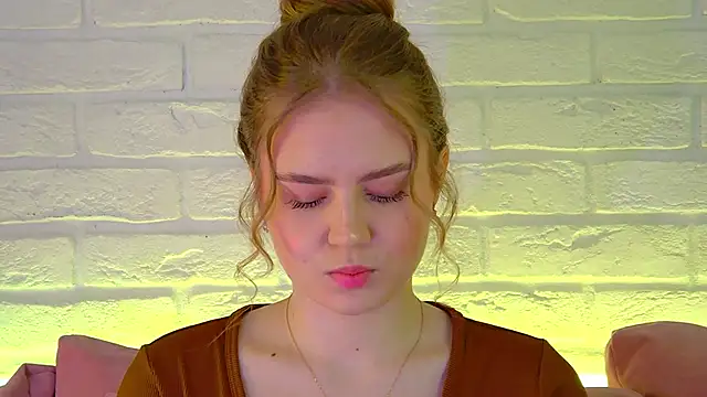 Snapshot of SelinSwarovski chatting on February 22, 2026, 4:49 pm SelinSwarovski online show from February 22, 2026, 4:49 pm