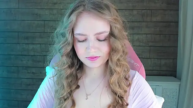 Snapshot of SelinSwarovski chatting on March 13, 2026, 4:02 pm SelinSwarovski online show from March 13, 2026, 4:02 pm