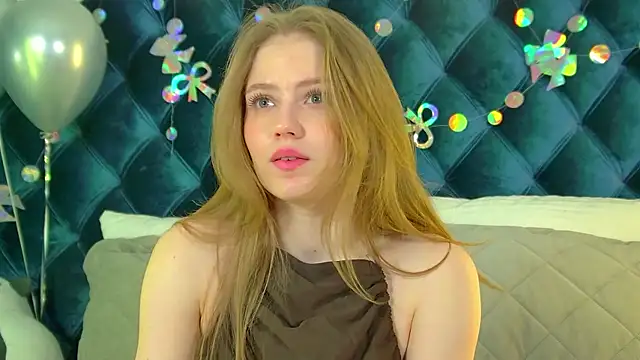 Snapshot of SelinSwarovski chatting on March 18, 2026, 4:10 pm SelinSwarovski online show from March 18, 2026, 4:10 pm