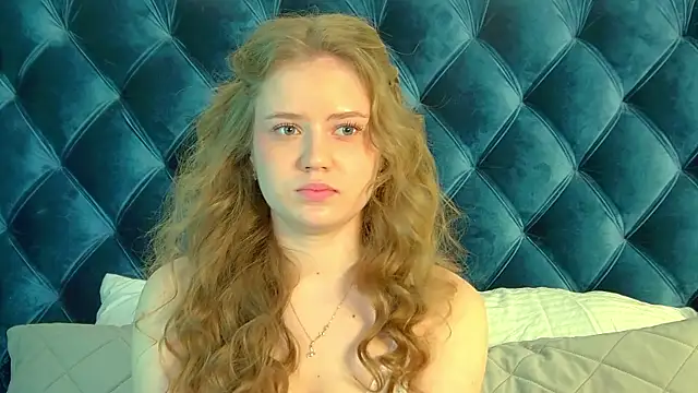 Snapshot of SelinSwarovski chatting on March 24, 2026, 4:45 pm SelinSwarovski online show from March 24, 2026, 4:45 pm