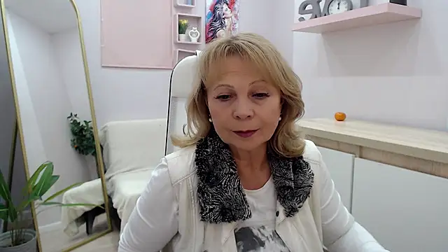 Milla Cutie18 online show from March 5, 2025, 12:11 pm