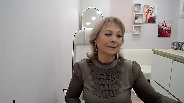 Milla Cutie18 online show from February 17, 2026, 5:04 am