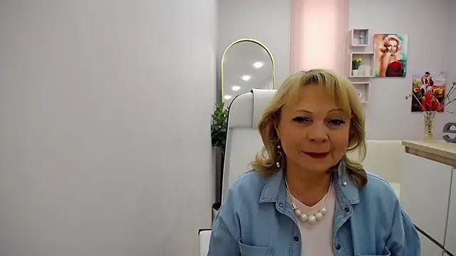 Milla Cutie18 online show from April 10, 2026, 5:01 am
