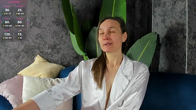 Lillian White online show from December 1, 2025, 12:04 am