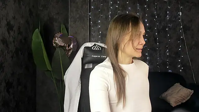 Lillian White online show from March 25, 2026, 1:00 am