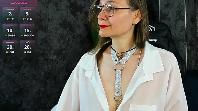 Snapshot of Lillian_White chatting on May 19, 2026, 1:00 am Lillian White online show from May 19, 2026, 1:00 am