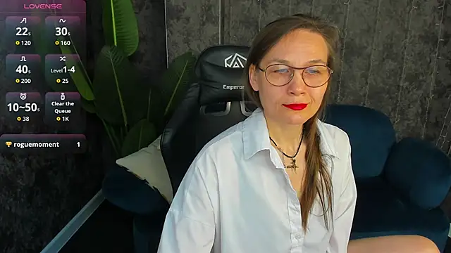 Snapshot of Lillian_White chatting on May 20, 2026, 1:01 am Lillian White online show from May 20, 2026, 1:01 am