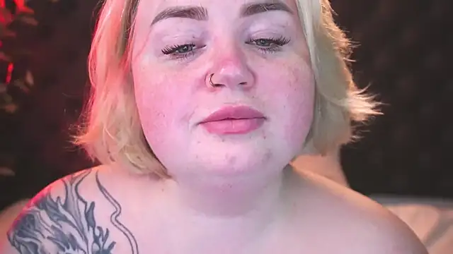 ZaraReignn online show from November 9, 2025, 8:18 pm