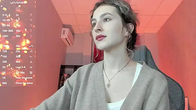 LuxRayi online show from November 5, 2025, 2:44 am