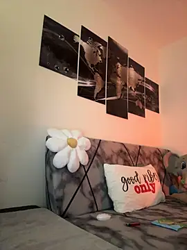 Snapshot of Eelleen chatting on December 4, 2025, 2:37 pm Eelleen online show from December 4, 2025, 2:37 pm