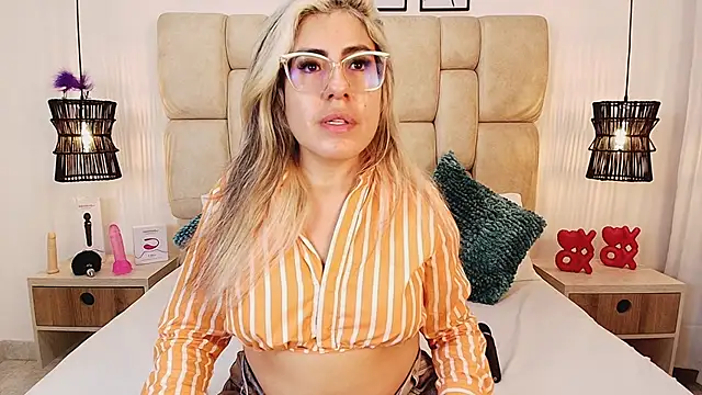 AdharaSmithh online show from March 3, 2025, 5:18 pm