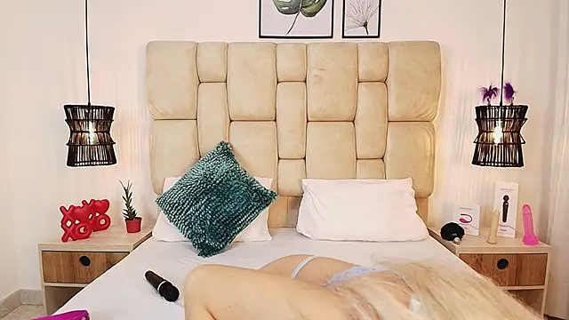 AdharaSmithh online show from March 18, 2025, 3:42 pm