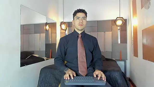 LiamNovak online show from February 4, 2026, 11:05 am