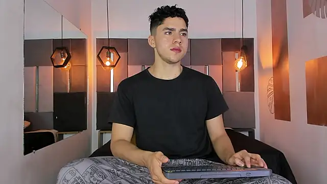 LiamNovak online show from February 15, 2026, 12:58 pm