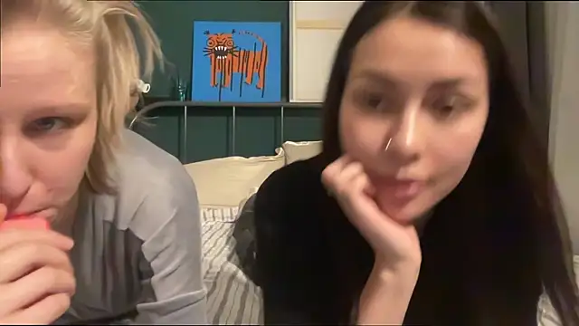 KatiKate online show from November 6, 2025, 3:46 pm