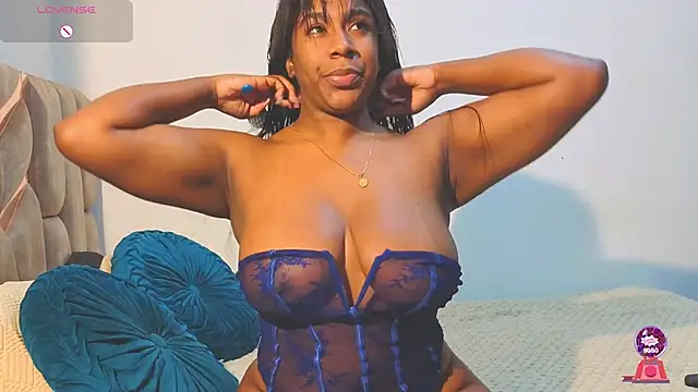 Snapshot of KloheCurvy chatting on November 5, 2025, 12:16 pm KloheCurvy online show from November 5, 2025, 12:16 pm