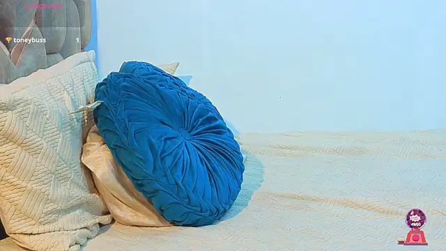 Snapshot of KloheCurvy chatting on November 10, 2025, 12:26 pm KloheCurvy online show from November 10, 2025, 12:26 pm