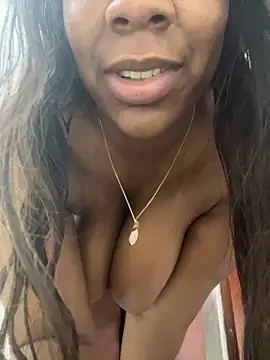 Snapshot of KloheCurvy chatting on November 11, 2025, 12:05 pm KloheCurvy online show from November 11, 2025, 12:05 pm