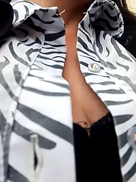 Snapshot of celeste-30_ chatting on February 5, 2025, 6:37 pm celeste-30 online show from February 5, 2025, 6:37 pm