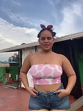 Violetrousse online show from February 5, 2026, 9:19 pm