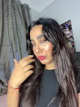 Snapshot of Meryem_Queen chatting on February 8, 2026, 2:26 am Meryem Queen online show from February 8, 2026, 2:26 am