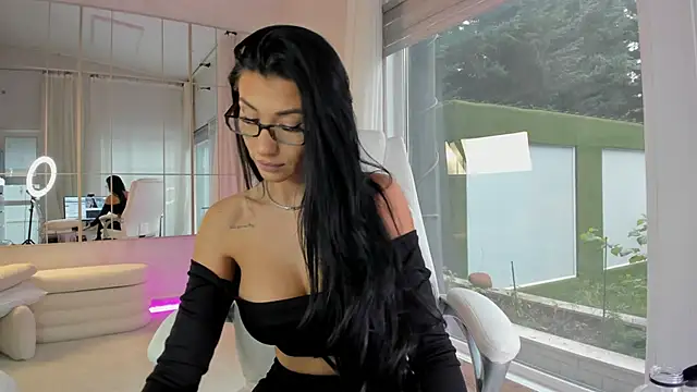 missdiamond  online show from November 5, 2025, 8:03 am