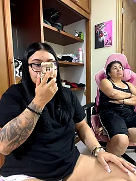 alissonfernandez  online show from October 27, 2025, 5:50 pm