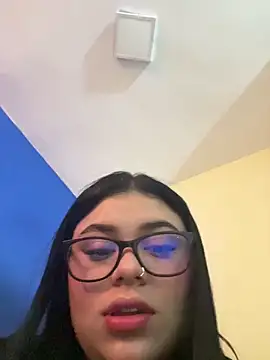 alissonfernandez  online show from December 19, 2025, 4:25 pm
